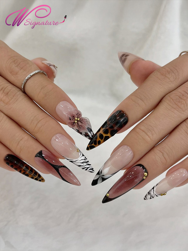 W Signature Nails 